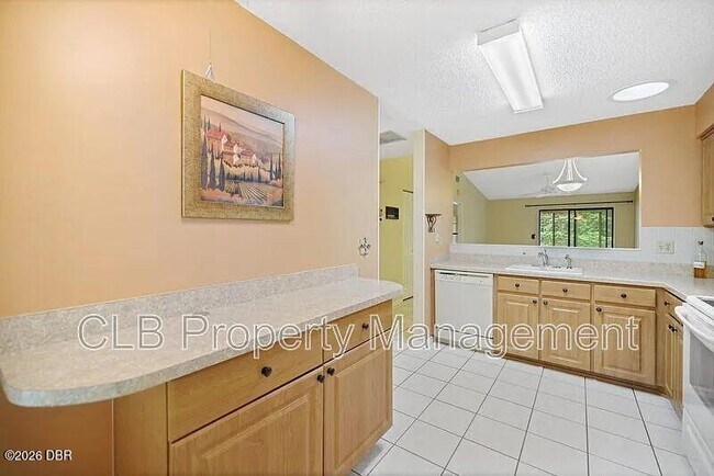 Building Photo - 6177 Sequoia Dr