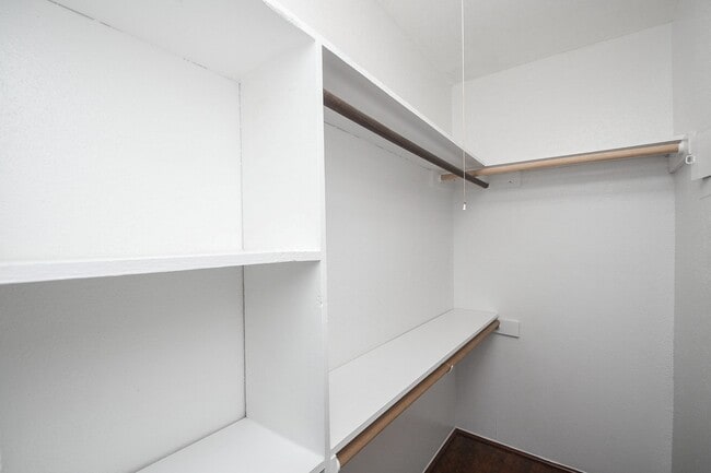 Building Photo - 10603 S Wilcrest Dr