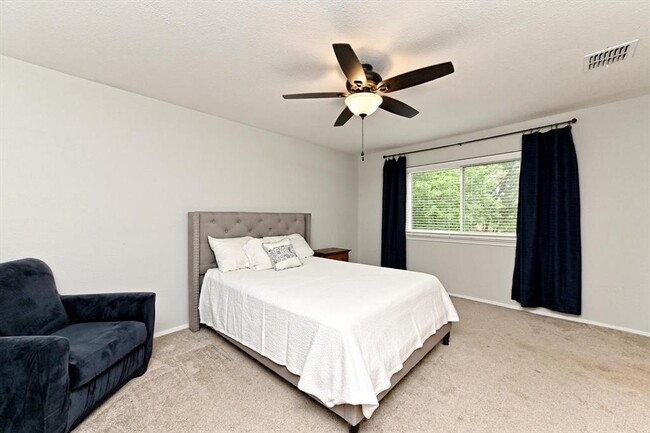 Building Photo - 1407 Atterbury Ln