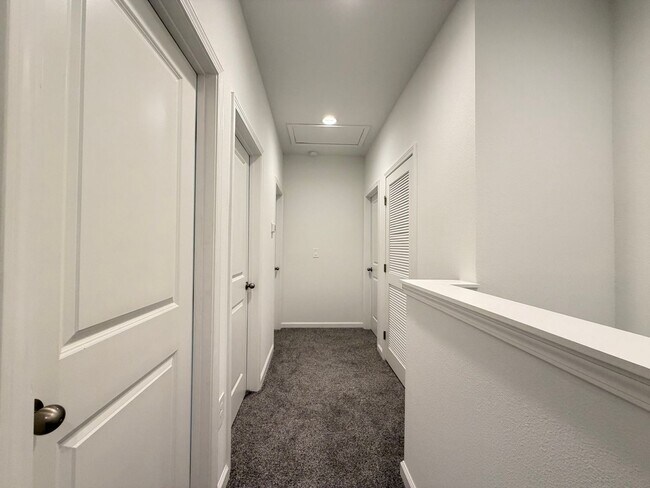Building Photo - 5341 Vista Lago Dr