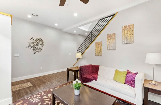 Building Photo - 3 Bedroom 1.5 Bath - Pittsburgh