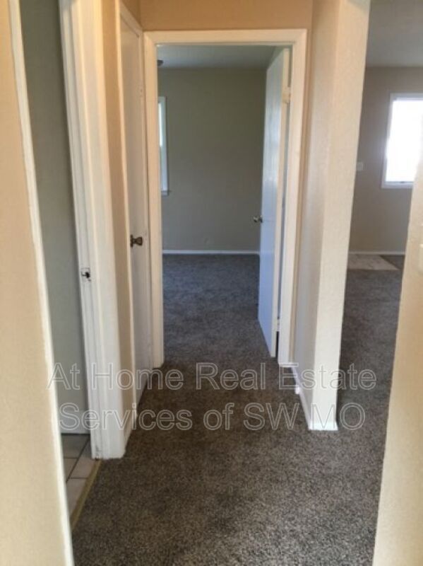 Building Photo - 2810 W College St