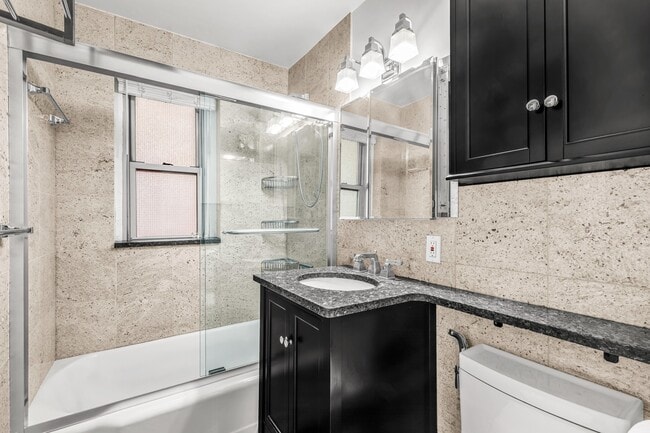 Building Photo - 420 E 55th St