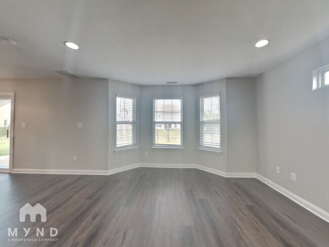 Building Photo - 618 Albermarle Dr