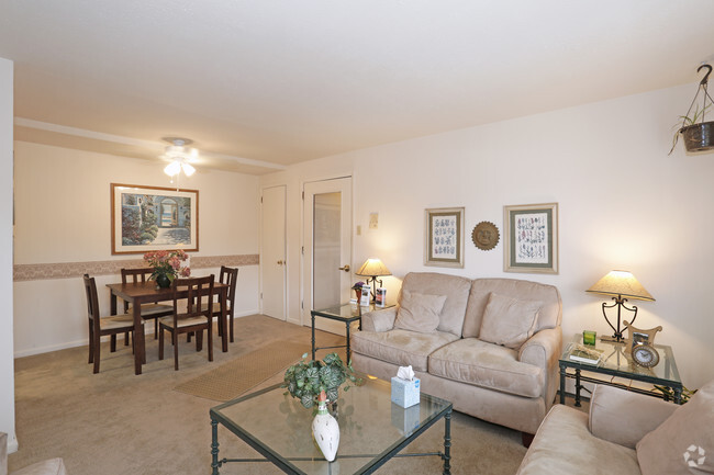 1BR, 1BA - 550 SF - White Oaks