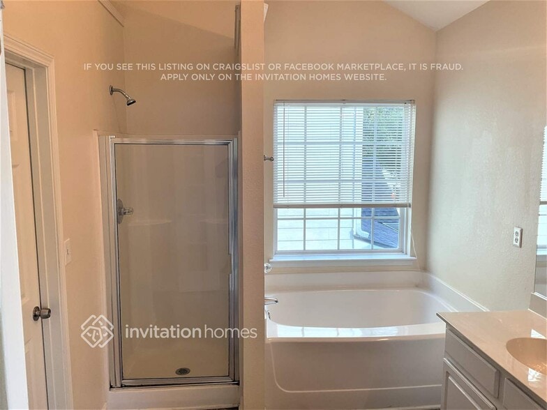 Building Photo - 4410 Ravenwood Dr