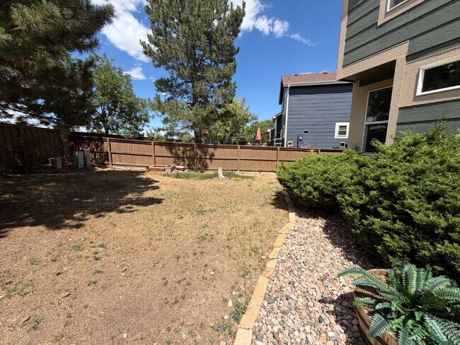 Building Photo - "4-Bedroom Home with 2.5 Baths in Picturesque Highlands Ranch! - Large private back yard!"