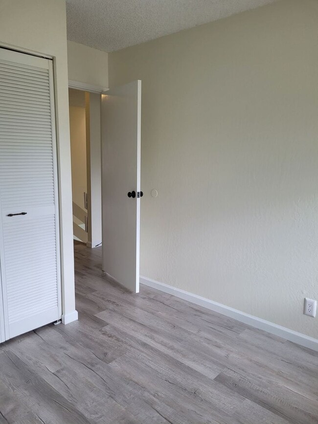 Building Photo - Available July 1, 2026 | A 3 Bedroom, 2.5 bath Townhouse with 2 parking stalls in Hokuala Hale