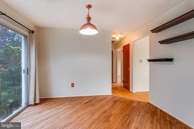 Building Photo - Brick Split Foyer With Large Backyard, 2 K...
