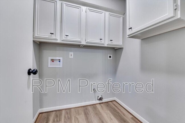 Building Photo - 8526 Deer Meadow Dr