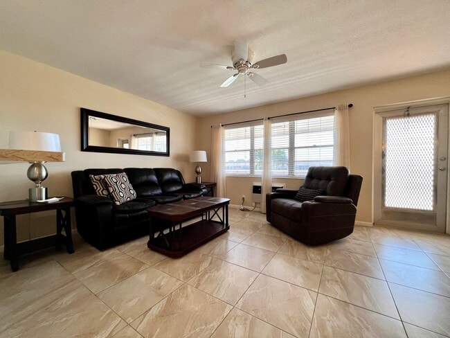 Building Photo - 25 Berkshire A