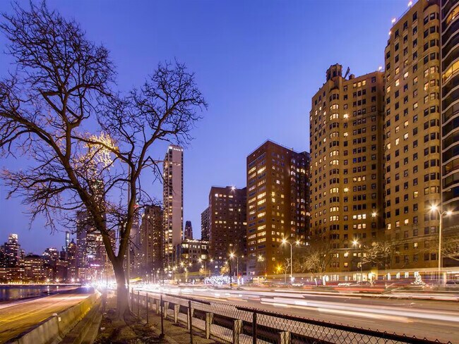 Building Photo - 1400 N Lake Shore Dr