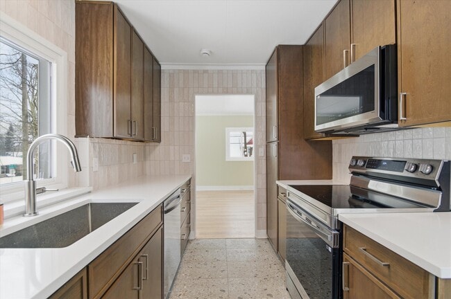 Building Photo - 2029 Ferdon Rd