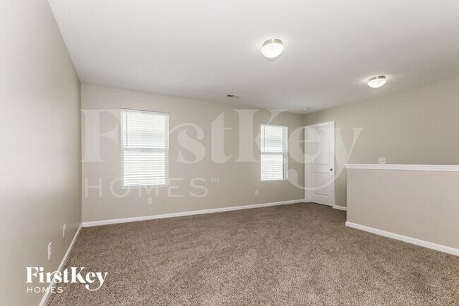 Building Photo - 12562 Garron Rd