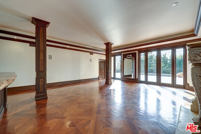 Building Photo - 209 S Anita Ave