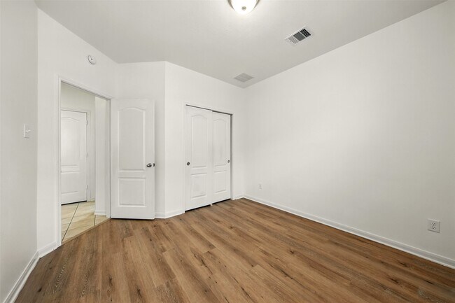 Building Photo - 9219 Gilbert Hollow Dr