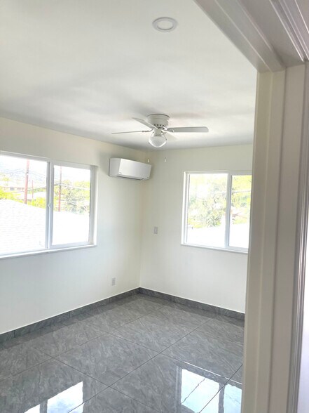 Building Photo - 918 8th Ave