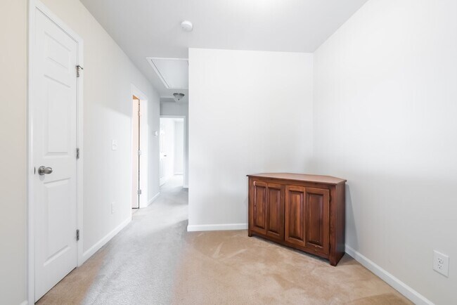 Building Photo - Beautiful 3-Bed, 2.5 Bath Townhome Available on 8/15!