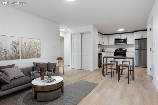 Building Photo - 303 Broadway