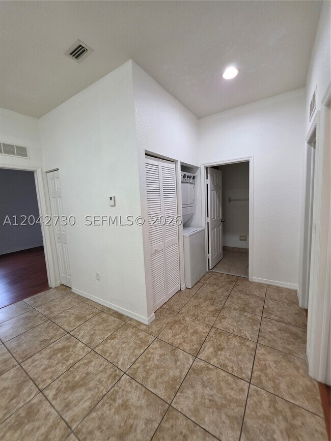 Building Photo - 4906 SW 141st Ave
