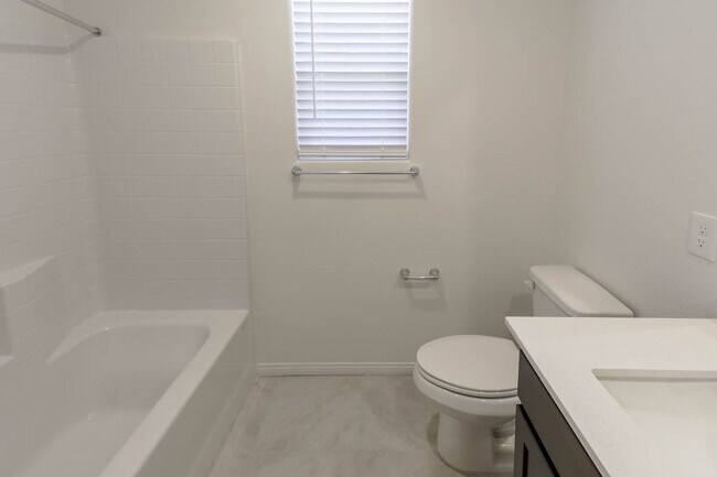 Building Photo - Brand New Inspirada Beauty With 1st Floor Bed and Bath