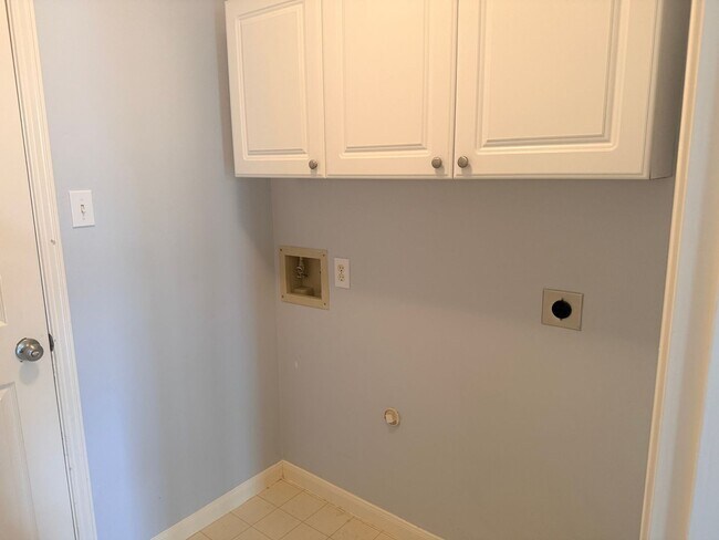 Building Photo - 4 Bedroom, 3 Car Garage Single Family Home in League City