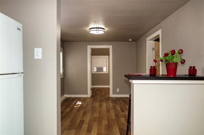 Building Photo - 1312 Pine St