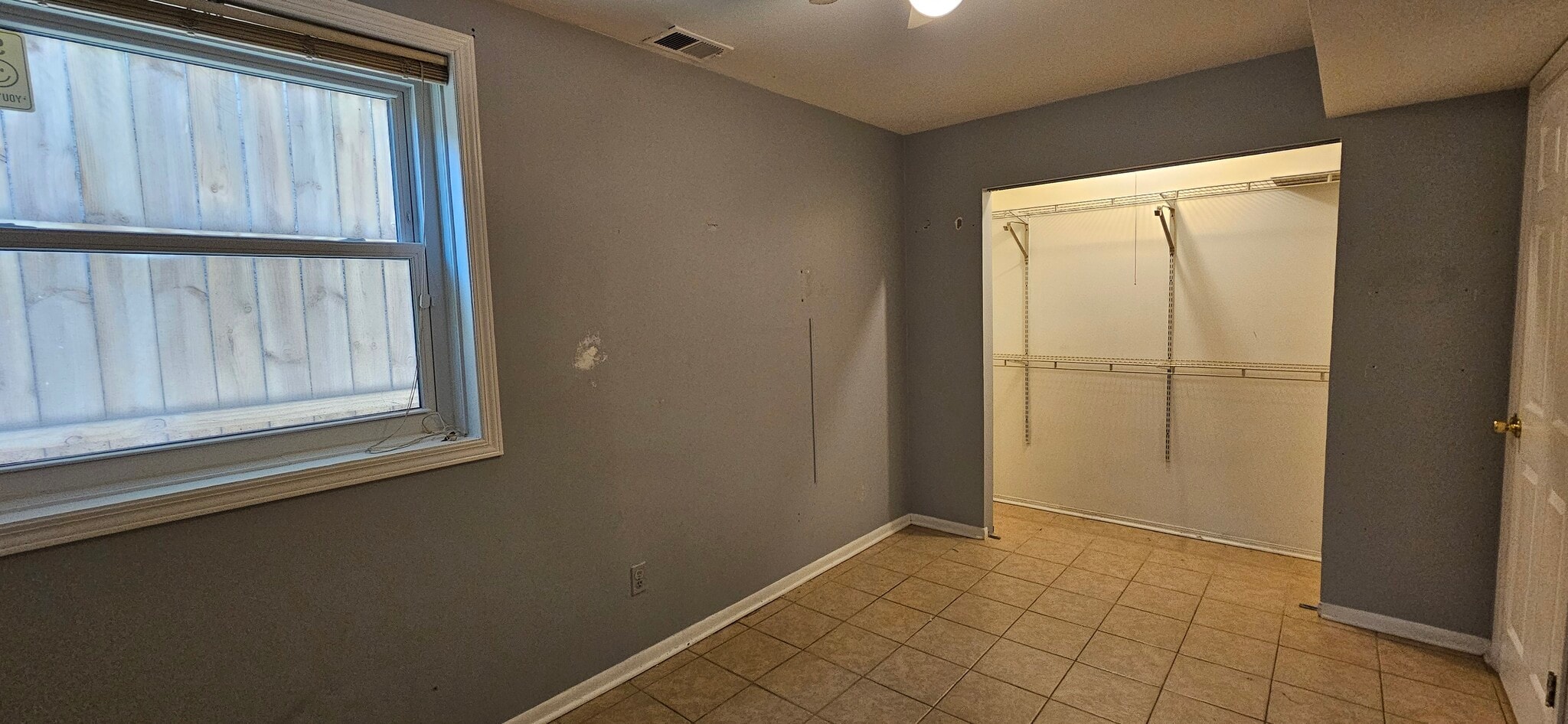 Building Photo - 2444 W Homer St