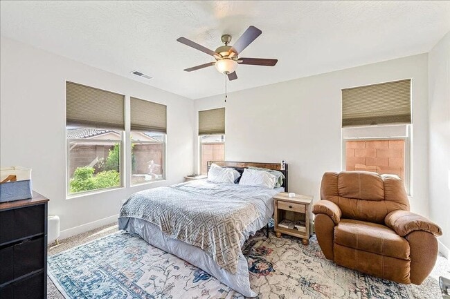 Building Photo - Bright and Spacious 3 Bedroom Home in Wash...