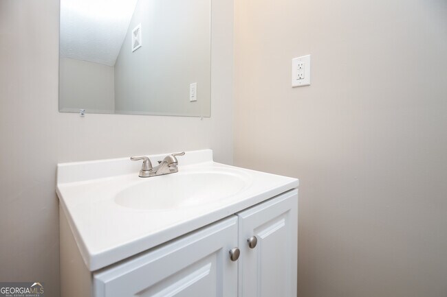 Building Photo - 851 Plumbridge Ct