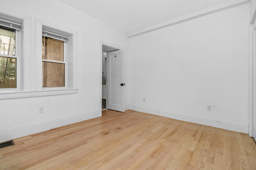 Building Photo - 86 Chelsea St