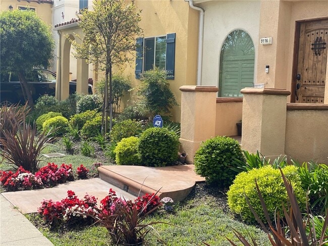 Building Photo - 9116 Florence Ave