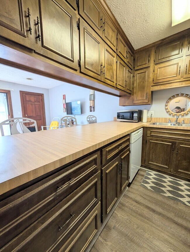 Building Photo - Long Term Rental, Walking Distance to Myrtle Beach!