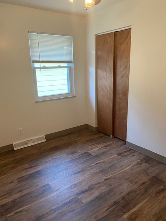 Building Photo - Central Air 2 Bedroom