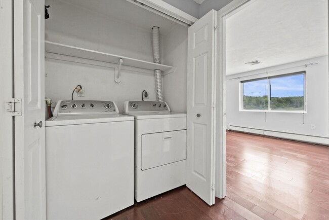 Building Photo - 230 Willard St
