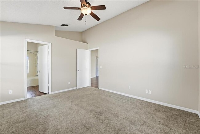 Building Photo - 938 River Wind Ave