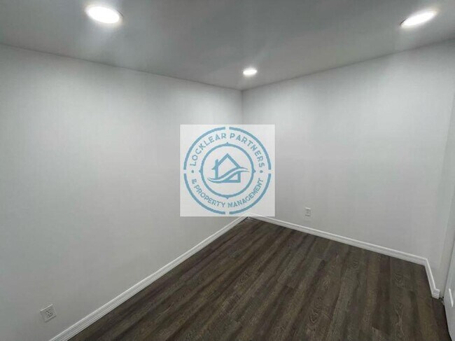 Building Photo - 2626 Broadway Ave