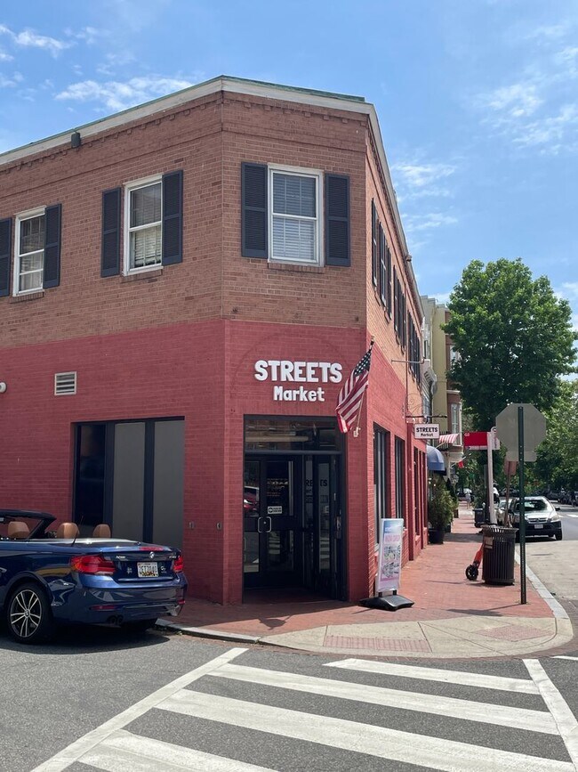 Building Photo - Georgetown Splendor with Garage Parking