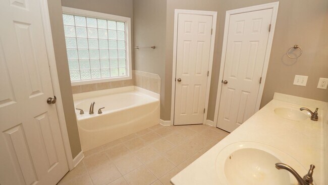 Building Photo - 147 Moonstone Ct