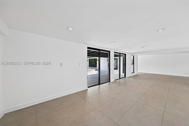 Building Photo - 536 Hibiscus Dr