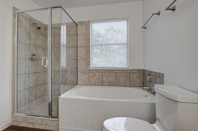 Building Photo - 8710 Piney Creek Bend
