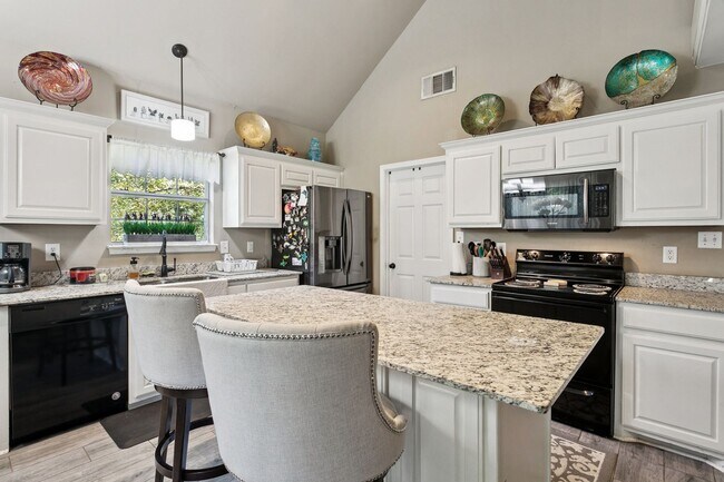 Building Photo - Elegance at it's Finest