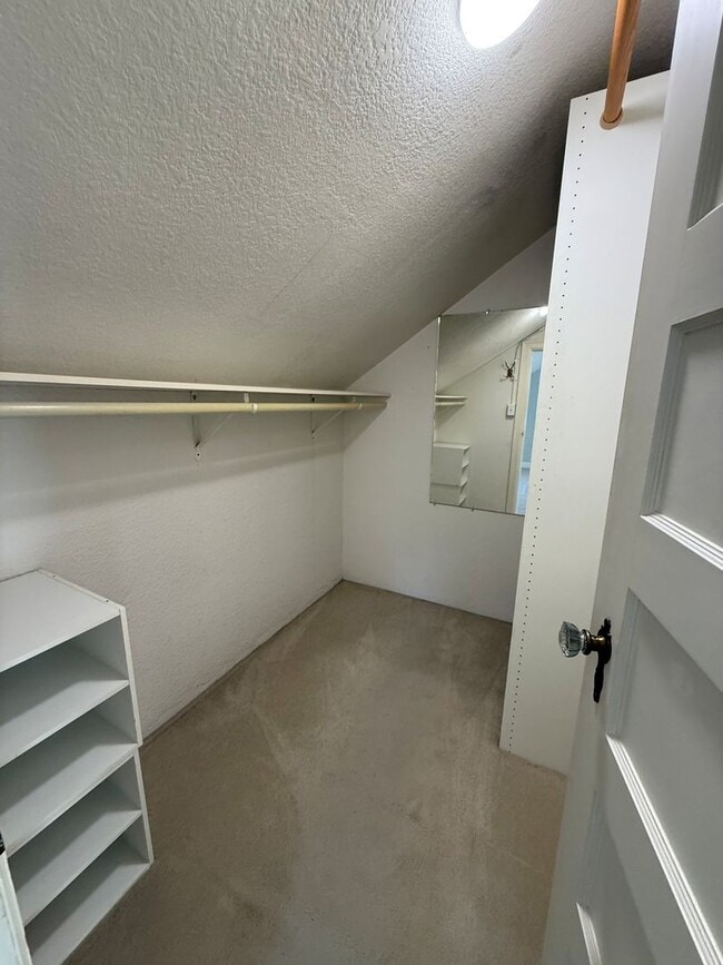 Building Photo - Now renting 3 bedroom House, visit our web...