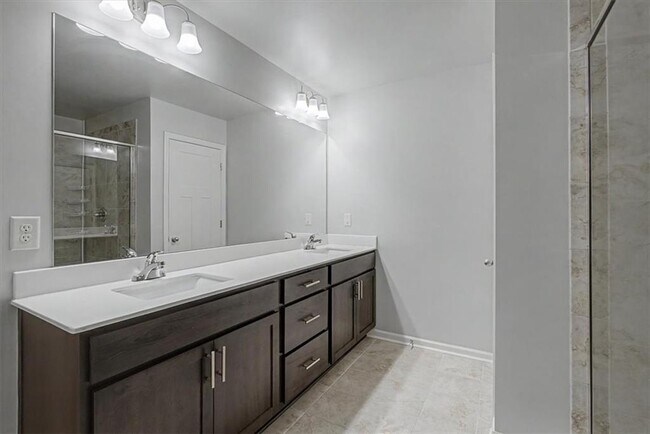 Building Photo - 1360 Sugar Glen Ct