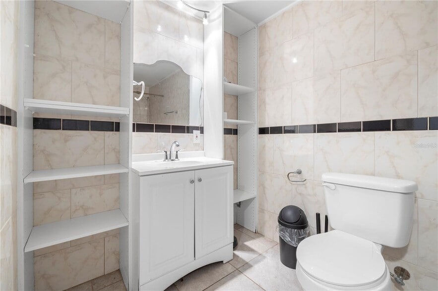 Building Photo - 2103 W State St