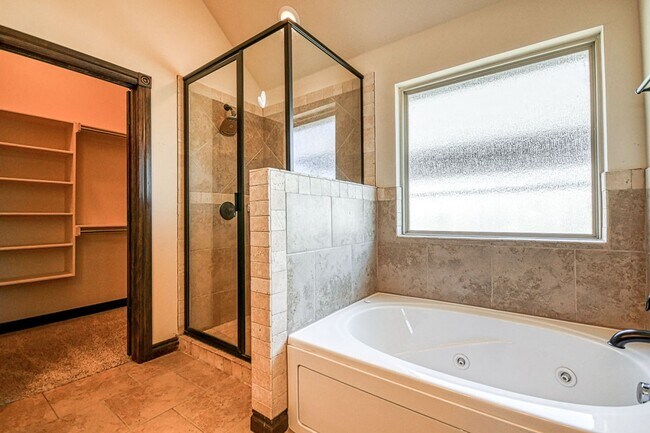 Building Photo - Beautiful home in Williamson Farms!