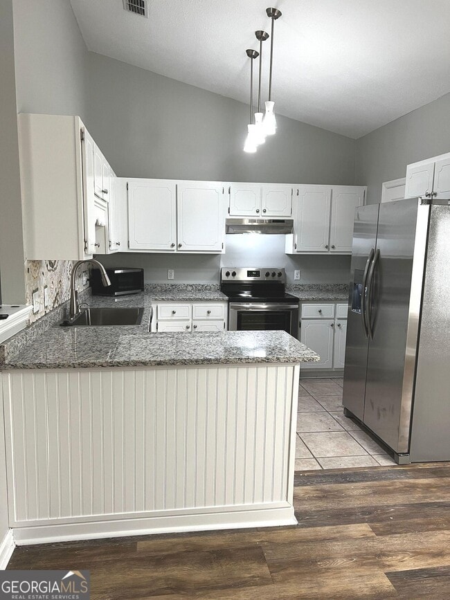 Building Photo - 141 Lakeside Dr