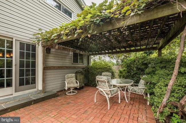 Building Photo - Affordable and Convenient - Redline Metro ...