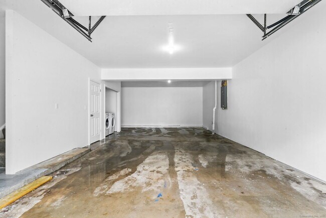 Building Photo - 62 Chestnut St
