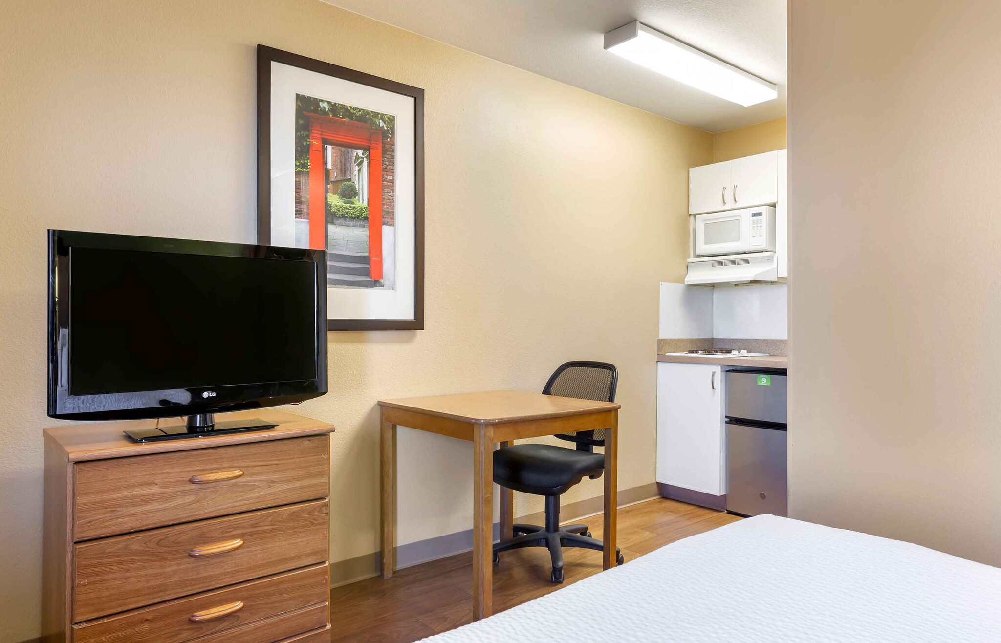 Building Photo - Furnished Studio-Albuquerque - Airport